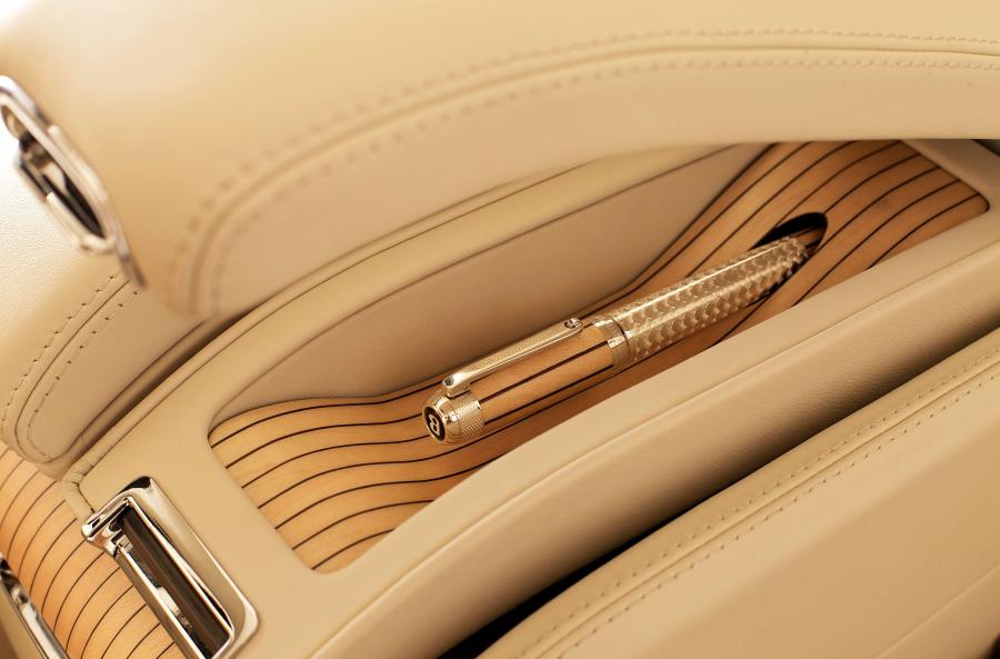  Bentley Mulsanne Executive Interior 2012 года  (фото 11 из 25)